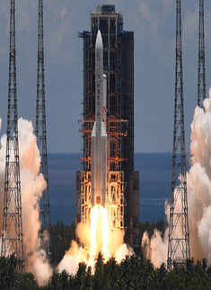 China launches ambitious Mars mission  