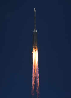 China launches ambitious Mars mission  