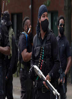 Kentucky: Armed protesters march against police brutality