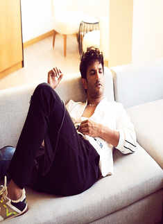 Sushant Singh Rajput&rsquo;s bodyguard claims Rhea Chakraborty used to send him to fetch drugs