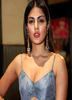 Rhea Chakraborty's pictures