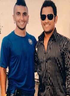 Ranveer Singh pays tribute to MS Dhoni with pictures never seen before