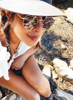 Priyanka Chopra&rsquo;s new vacation selfie will make you pack your bags!