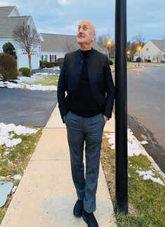 Anupam Kher pens a sweet note for wife Kirron Kher on their 35th anniversary that will melt your heart