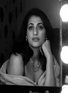 Kubbra Sait came out in support of Rhea Chakraborty; slams a troll who called her 'bait to trap rich men'