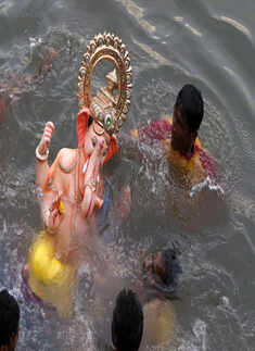 Devotees immerse idols of Lord Ganesha