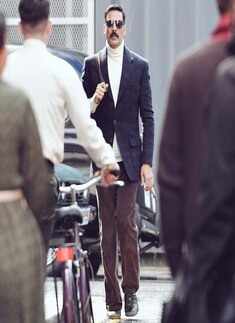 Behind the scenes photos of Akshay Kumar on the sets of 'Bell Bottom' go viral