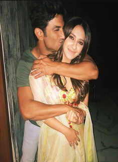 Sushant Singh Rajput&rsquo;s throwback pictures with Kiara Advani & Alia Bhatt's bestie Akansha Ranjan go viral