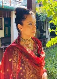 Kangana Ranaut unveils her look from upcoming biopic 'Thalaivi'