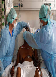 Life and death in COVID units around the world