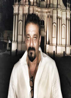 Sanjay Dutt announces news of recovering from cancer on twins Shahraan and Iqra's birthday