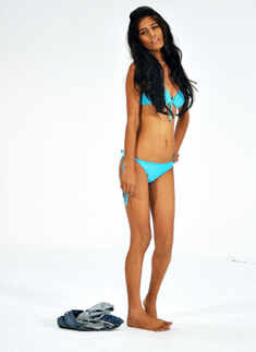 Poonam takes off her clothes!