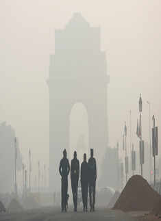 Delhi chokes on 'severe' smog as farm fires soar