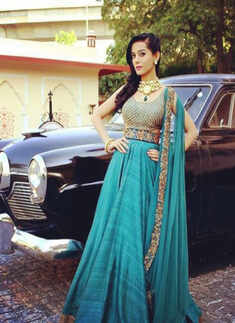 Actress Amrita Rao's baby bump pictures go viral