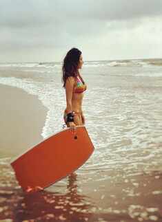 Yuvraj Singh trolls his ex Kim Sharma for sharing a throwback bikini picture