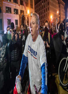 Clashes break out between Trump supporters and counter-protesters