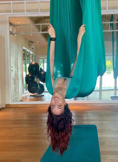 Beach vacation pictures of Elli AvrRam from Maldives are breaking the internet