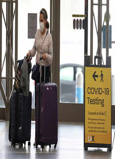 US Thanksgiving travelers defy COVID-19 warnings