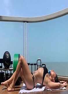 Tiger Shroff's sister Krishna gives beach vibes in new sunbathing pic