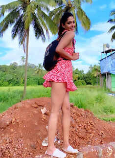 Pranati Rai Prakash is enjoying her time and vacation in the beautiful valley of Kashmir