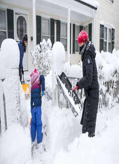 Massive snowfall wreaks havoc in US Northeast
