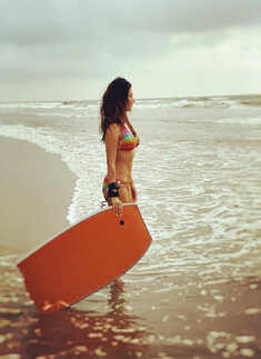 These vacation pictures of Kim Sharma will make you hit the beach!