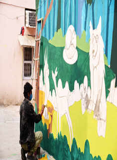 Delhi artists & Finnish embassy collaborate to beautify Khan Market walls