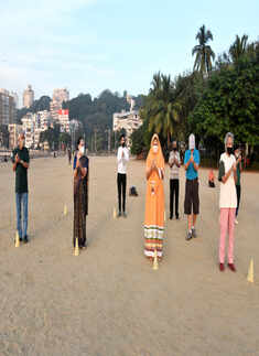 Mumbai&rsquo;s laughter club brings the fun back at Chowpatty