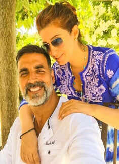 Akshay Kumar and Twinkle Khanna celebrate 20th wedding anniversary