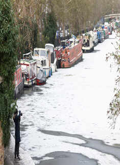 Harsh weather disrupts normal life in Europe