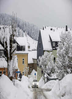 Harsh weather disrupts normal life in Europe