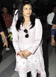 Priyanka returns from Ajmer Sharif