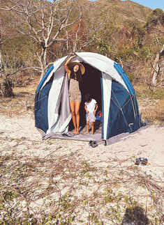 Mom-to-be Lisa Haydon flaunts her baby bump in this new picture