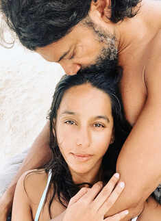 Farhan Akhtar and Shibani Dandekar share romantic pictures as they celebrate 3 years of togetherness