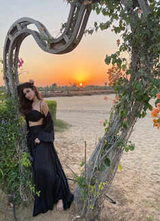 Stunning vacation pictures of Mouni Roy will make you go green with envy!