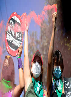 Thousands of El Salvador women march against femicide