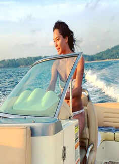 Lisa Haydon's baby bump pictures take the internet by storm