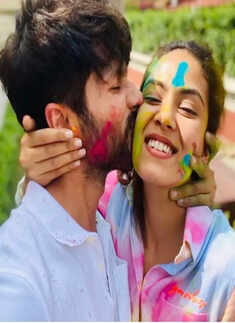 These PDA pictures of Mira Rajput and hubby Shahid Kapoor are simply unmissable