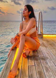 Janhvi Kapoor shares stunning pics from her beach vacation
