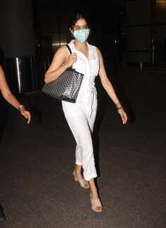 #ETimesSnapped: Paparazzi pictures of your favourite celebs