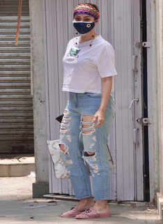 #ETimesSnapped: Paparazzi pictures of your favourite celebs