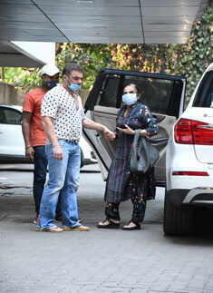 #ETimesSnapped: Paparazzi pictures of your favourite celebs