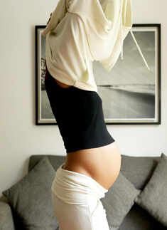 Mom-to-be Lisa Haydon flaunts her baby bump in these new pictures