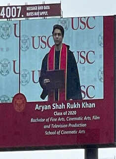 These pictures of SRK's son Aryan Khan from his graduation ceremony are breaking the internet