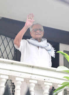 #ETimesSnapped: Paparazzi pictures of your favourite celebs