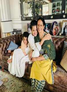 Kangana Ranaut reunites with family after recovering from COVID-19, shares precious pictures!​