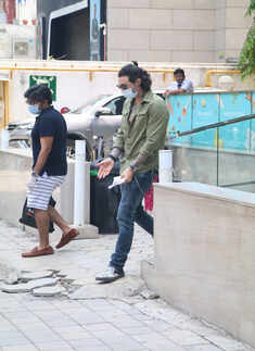 #ETimesSnapped: Paparazzi pictures of your favourite celebs