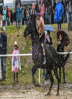 Indigenous tribes hold Indian Relay Horse Race