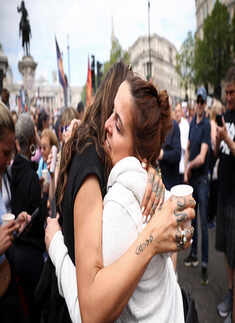 Londoners march in anti-vaccine, anti-lockdown parade