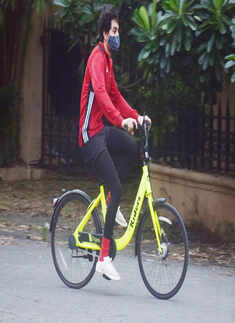 #ETimesSnapped: Paparazzi pictures of your favourite celebs